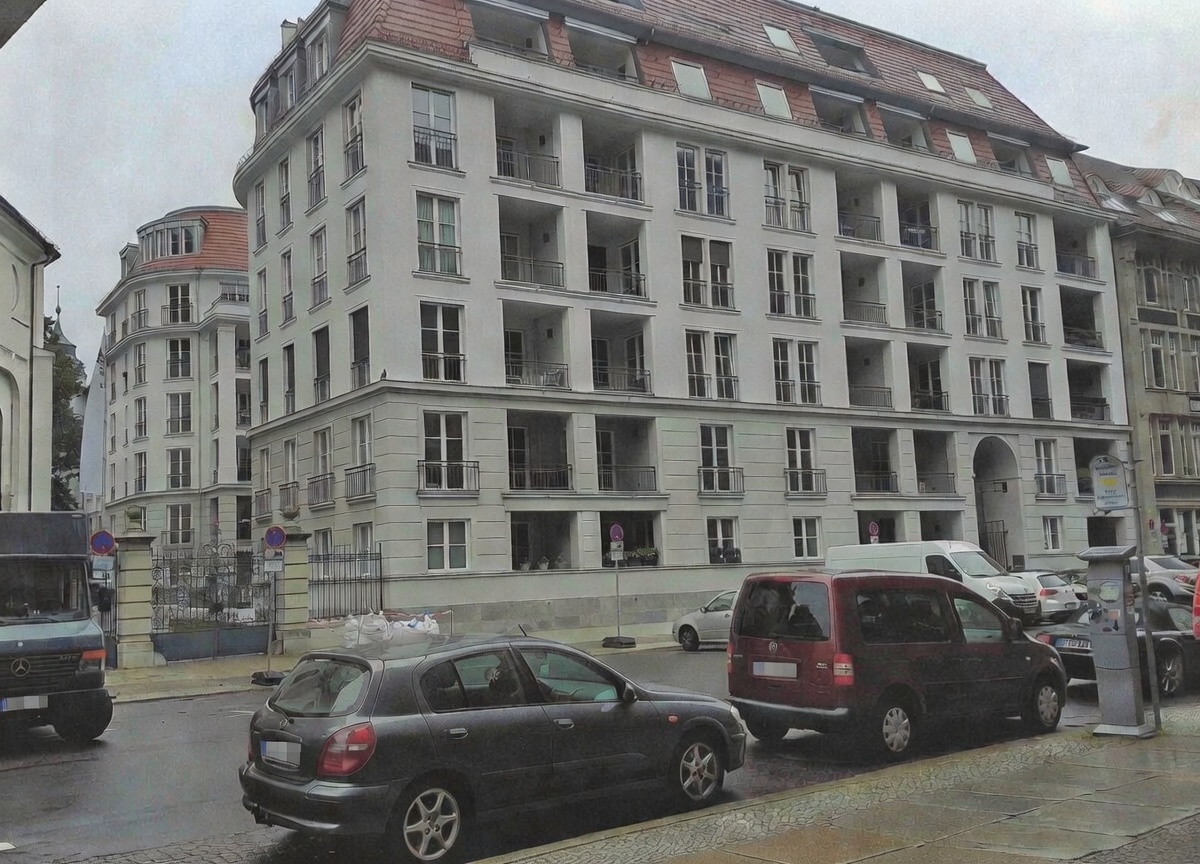 Aussenfassade eines Altbaugebäudes mit Sanierung
